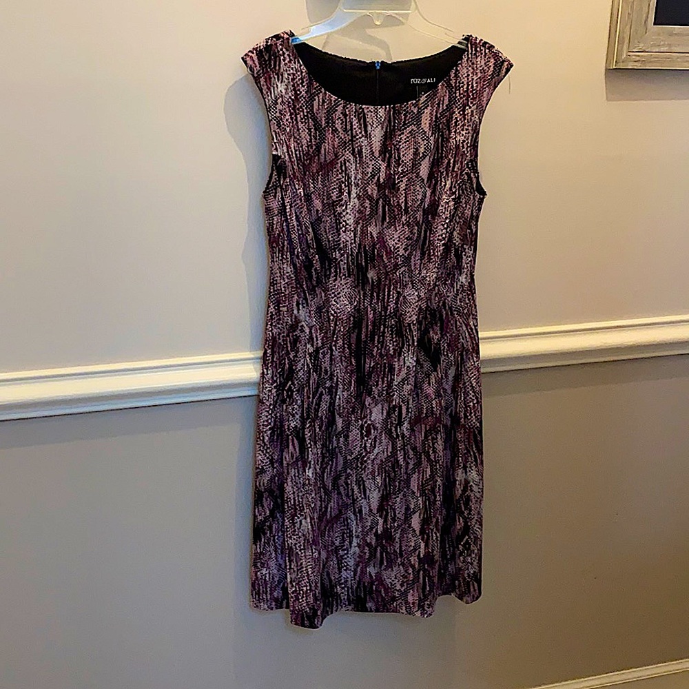 Sleeveless dress. Multi purple coloring.